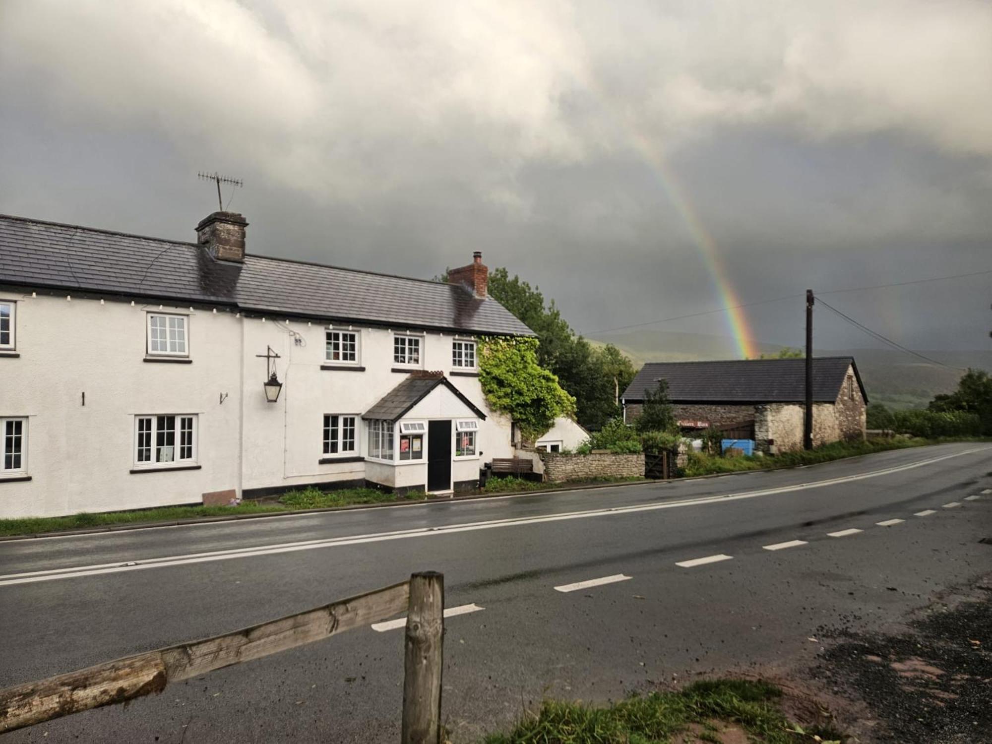 Dinas Castle Inn Brecon Luaran gambar